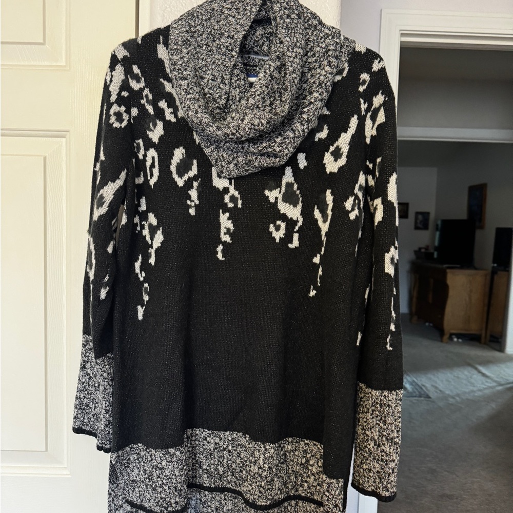 Black and Gray Women's Sweater